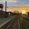 Haltestelle Schloss Gottesaue bei Sonnenuntergang